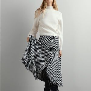 Never worn (without tags) Button down Zara houndstooth midi skirt